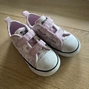 Converse toddler 9 sneakers